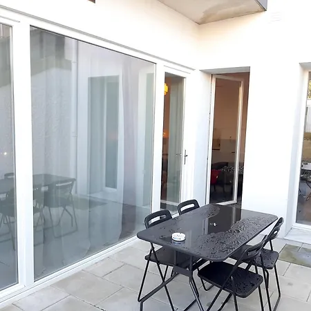 Walker House, 2-bedroom Flat, Garden - Downtown Lejlighed